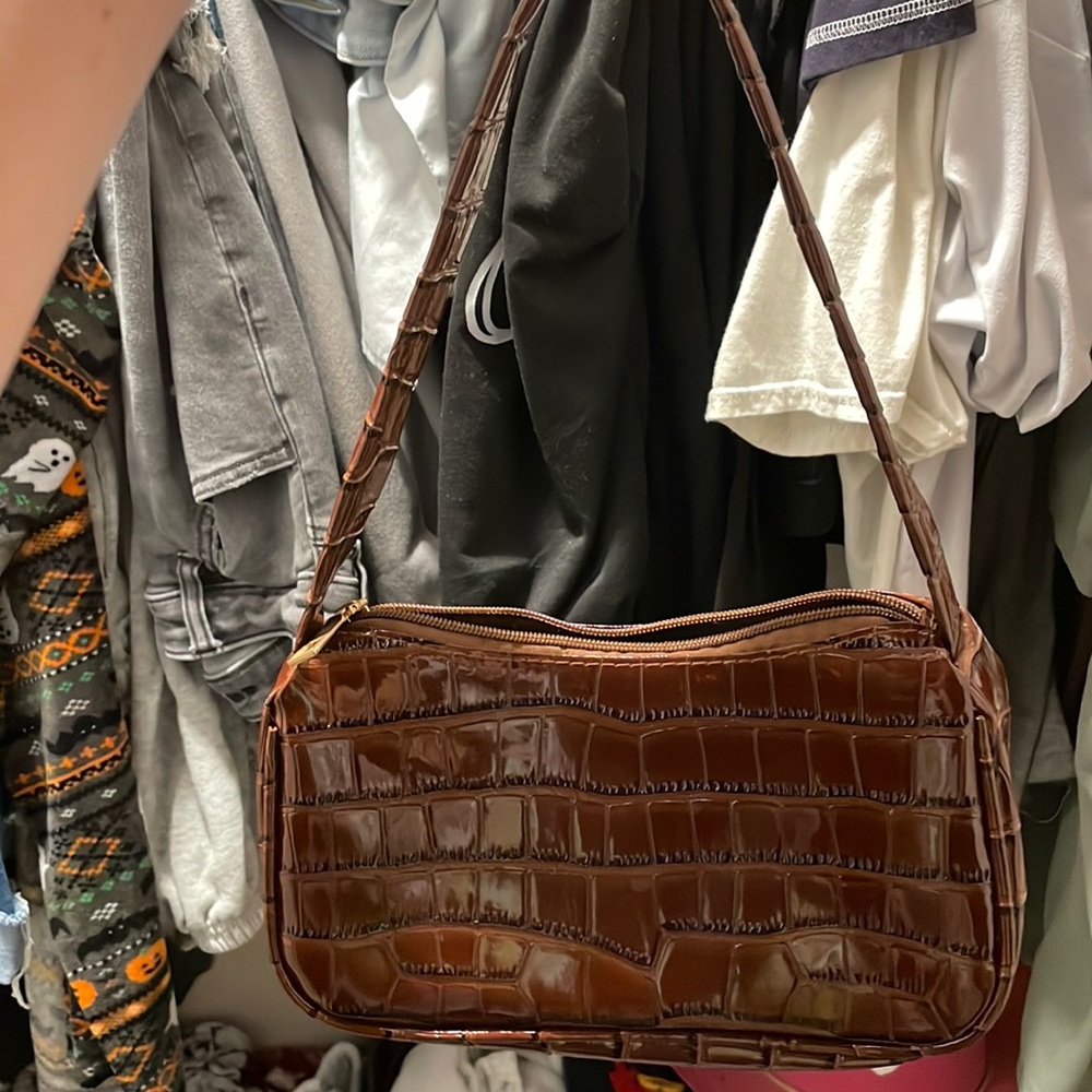 Brown and black handbag light use light wear Gooden condition. Good quality.